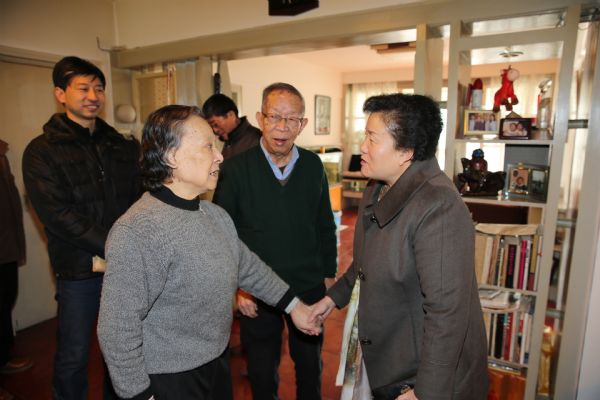 甘肅演藝集團領(lǐng)導(dǎo)春節(jié)前夕看望慰問離退休老藝術(shù)家