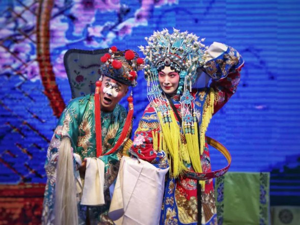 國(guó)韻京聲奏響黃河之濱，唱念做打彰顯國(guó)粹華章