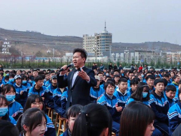 甘肅演藝集團(tuán)歌舞劇院“慶百年華誕，譜隴原新篇”2021年“我們的中國(guó)夢(mèng)”——文化進(jìn)萬(wàn)家暨“隴原紅色文藝輕騎兵”惠民演出在路上