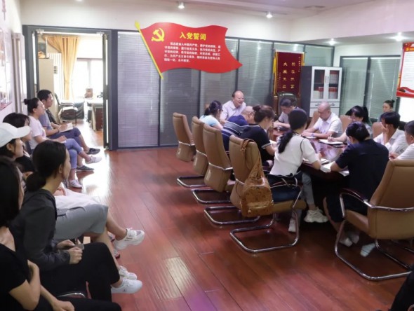 甘肅演藝集團(tuán)黨委委員、副總經(jīng)理王衛(wèi)平為秦腔藝術(shù)劇院講授專題黨課