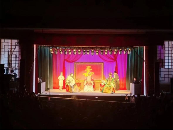 甘肅秦腔藝術(shù)劇院赴秦安、靜寧、臨洮演出，甘肅演藝集團(tuán)黨委副書記龍富國(guó)親臨演出現(xiàn)場(chǎng)看望一線職工